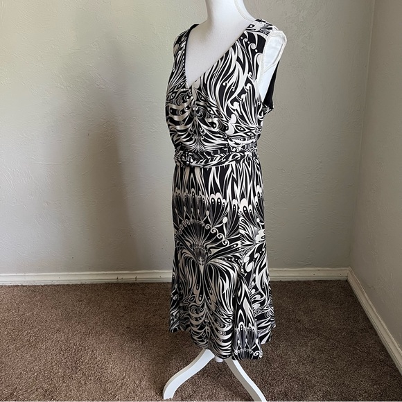 Taylor Sleeveless V Neck Twisted Waist Dress Plus Size 22W Black White - Picture 9 of 15